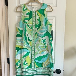 Green Abstract Print Sleeveless Shift Dress
